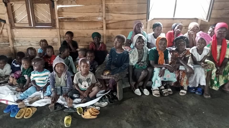 Programme d'Éducation: 800 Enfants Autochtones à l'École